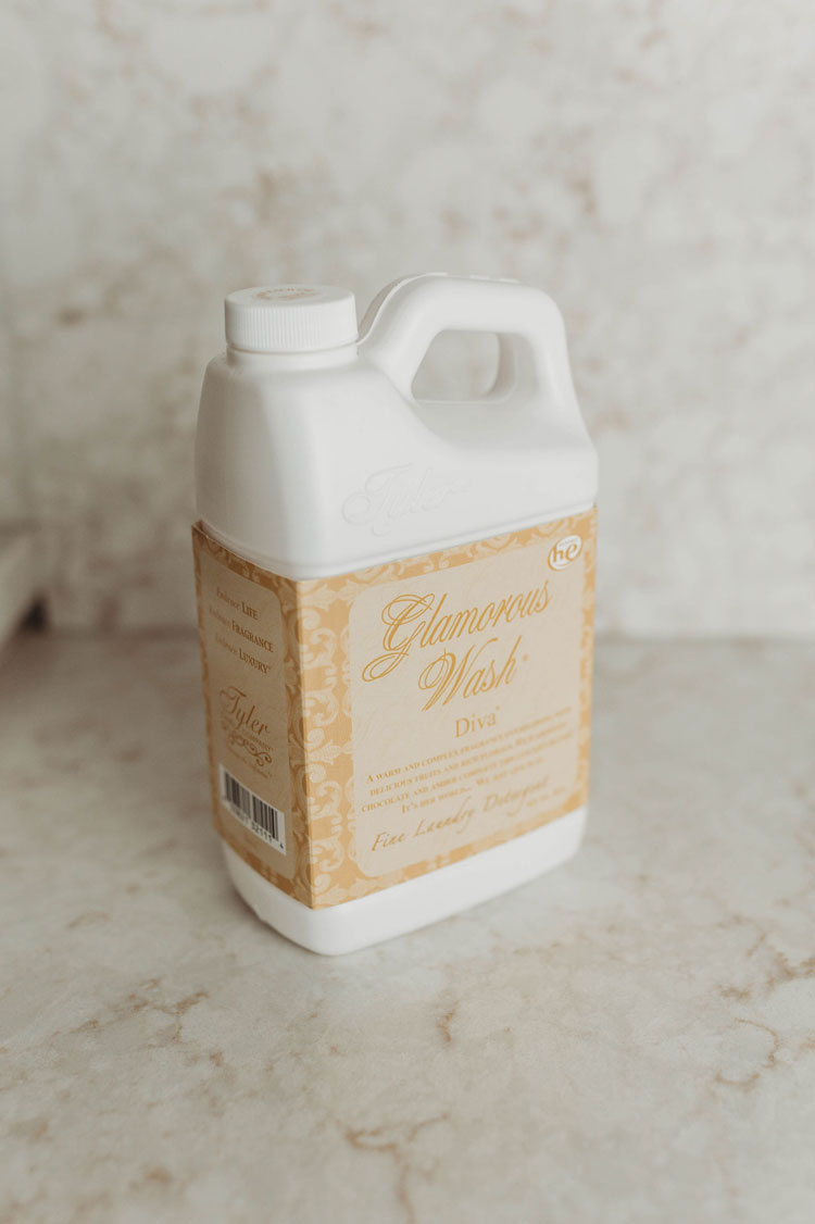 GLAMOROUS WASH® Detergent 32oz Medium Bottle